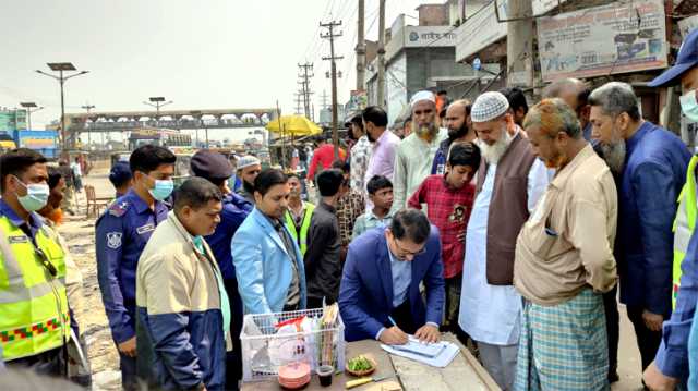 সোনারগাঁয়ে অবৈধ দোকানপাট উচ্ছেদ অভিযান ও জরিমানা