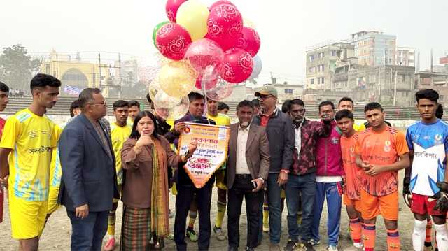 নারায়ণগঞ্জে জাতীয় গোল্ডকাপ ফুটবল টুর্নামেন্ট উদ্বোধন