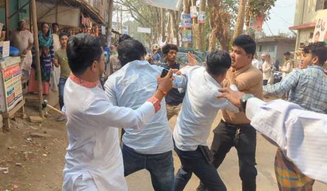 শরীয়তপুরে হাতুড়ি নিয়ে সাংবাদিকের ওপর হামলা, আহত ৪