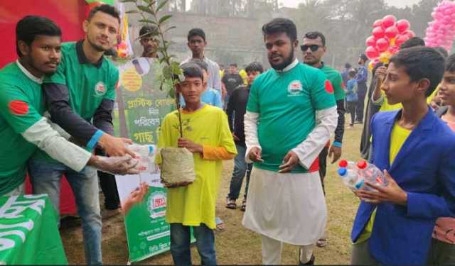 প্লাস্টিকের ৩ বোতল জমা দিলে ১টি চারা গাছ উপহার