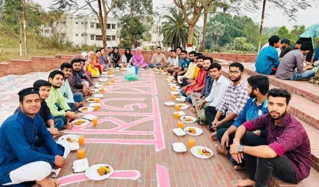 সম্প্রীতির ইফতারে প্রাণোচ্ছল কুমিল্লা বিশ্ববিদ্যালয়