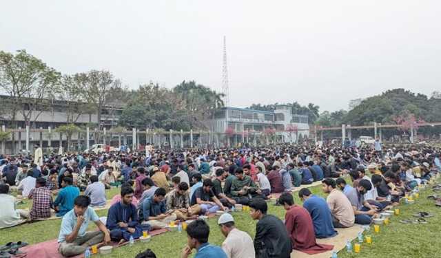 বাকৃবি ও ইবি শাখা ছাত্রদলের গণইফতার