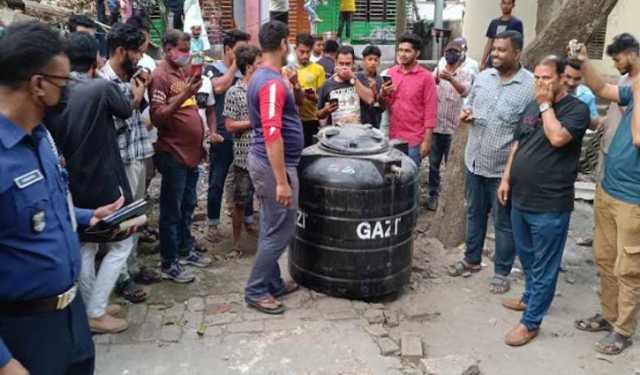 ট্যাপ থেকে বের হচ্ছিল রক্তযুক্ত পানি, ট্যাংকে পাওয়া গেল লাশ