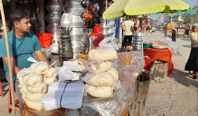 ‘সংসার চালানোই মুশকিল, ইফতার কিনবো কিভাবে’