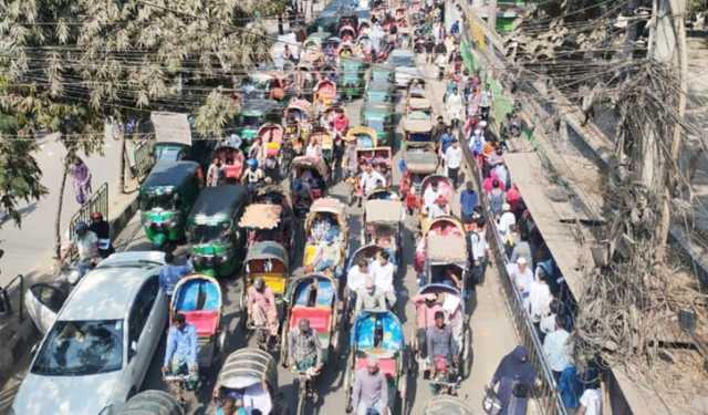 একইদিনে ঢাবি ও জবির ভর্তি পরীক্ষা, তীব্র যানজটে পুরান ঢাকা