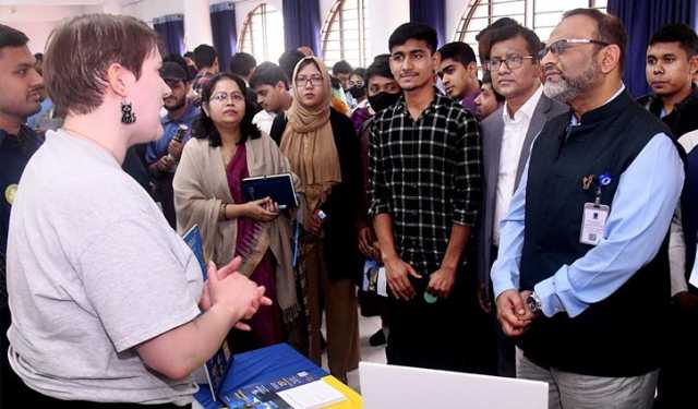 ঢাবিতে এডুকেশন ইউএসএ স্প্রিং ফেয়ার অনুষ্ঠিত