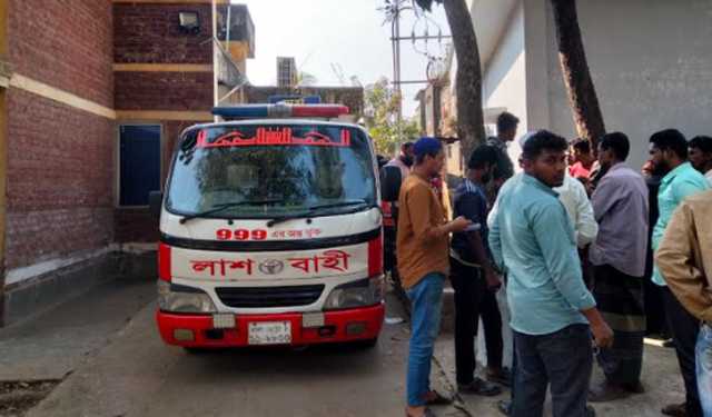 লাশবাহী অ্যাম্বুলেন্সে বাড়ি ফিরছেন ৬ নির্মাণ শ্রমিক