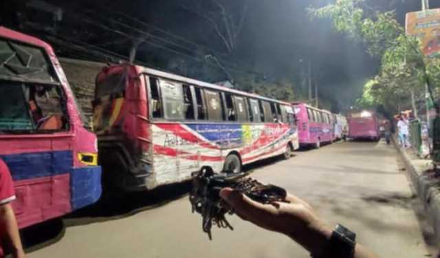 বাসে জবি ছাত্রীকে হেনস্তা, মুচলেকা দিয়ে ছাড়া পেল মালিকপক্ষ