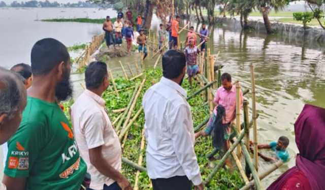 মনিরামপুরে বাঁধ ভেঙে হাজার বিঘা ফসলি জমি প্লাবিত