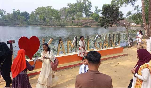 বসন্ত আবহে মৌলভীবাজারের মাধবপুর লেকে পর্যটকের ঢল 