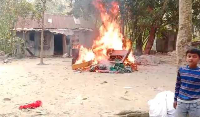 ধর্ষণচেষ্টায় ব্যর্থ হয়ে হত্যা, আসামির বাড়ি ভাঙচুর