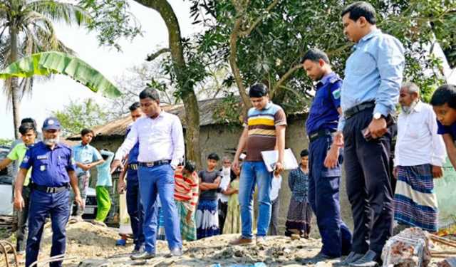 নাটোরে অবৈধ স্থাপনা উচ্ছেদ করলেন প্রশাসন