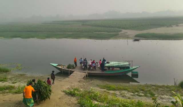 ‘সেতুর অভাবে ঘুরতে হয় ২০ কিলোমিটার’