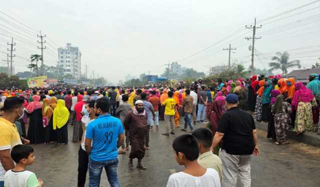 গাজীপুরে পোশাকশ্রমিককে মারধর, প্রতিবাদে মহাসড়ক অবরোধ