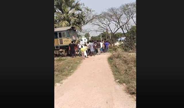 ট্রেন চালকের দক্ষতায় প্রাণে বাঁচলেন ইজিবাইকের ৫ যাত্রী