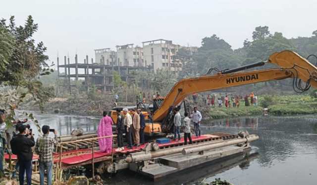 খালে লাল গালিচা কেন, ব্যাখ্যা দিলো ডিএনসিসি