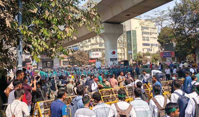 ম্যাটস শিক্ষার্থীদের ওপর পুলিশের লাঠিচার্জ, সাউন্ড গ্রেনেড