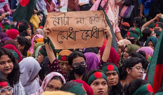 আন্দোলনকারী নারীদের ওপর যৌন নিপীড়নও চালিয়েছে আওয়ামী লীগ