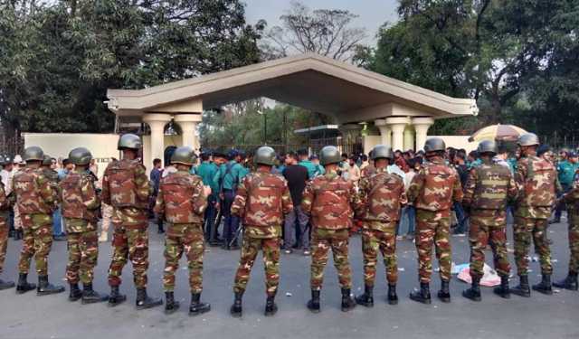 প্রধান উপদেষ্টার কার্যালয়ের গেট অবরোধ, ঘটনাস্থলে সেনাবাহিনী