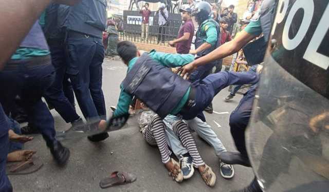 পুলিশের সঙ্গে আন্দোলনকারীদের হাতাহাতি, আহত কয়েকজন 