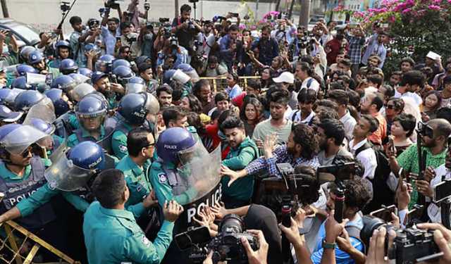 নিপীড়নবিরোধী পদযাত্রায় সংঘর্ষ: সহকারী পুলিশ কমিশনার আহত