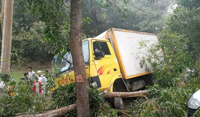 ফেনীতে সড়ক দুর্ঘটনায় প্রাণ গেল ব্যবসায়ীর 