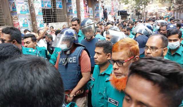 আদালতে আতিকুলের অস্থিরতা, জানতে চাইলেন পরিবারের খবর