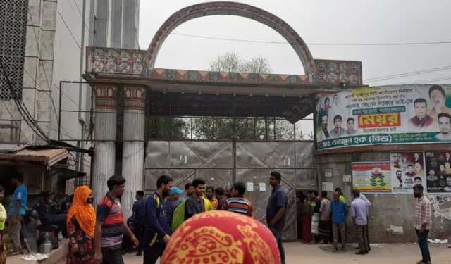 গাজীপুরে আলিফ গ্রুপের তিন কারখানা বন্ধ ঘোষণা, শ্রমিকদের বিক্ষোভ