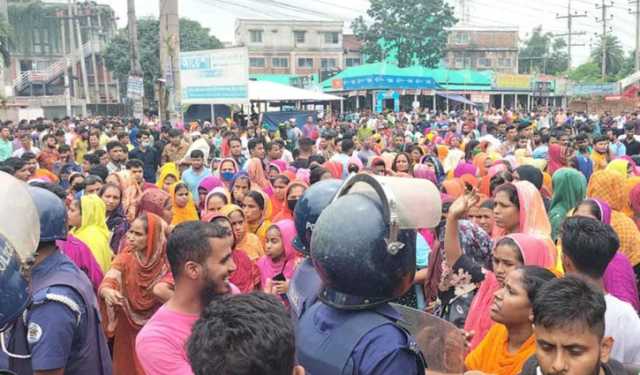 বারবার শ্রমিক অসন্তোষ: পক্ষ-বিপক্ষ ও পুলিশের ভাষ্য