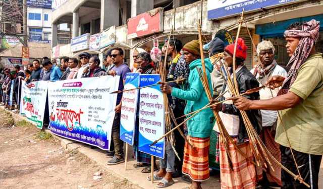 তিন সাঁওতাল হত্যা: সাবেক এমপিসহ আসামিদের গ্রেপ্তার দাবিতে সমাবেশ