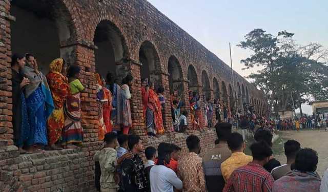 ঐহিত্যবাহী ৭০০ পরিবারের মেহারন দালাল বাড়ি 