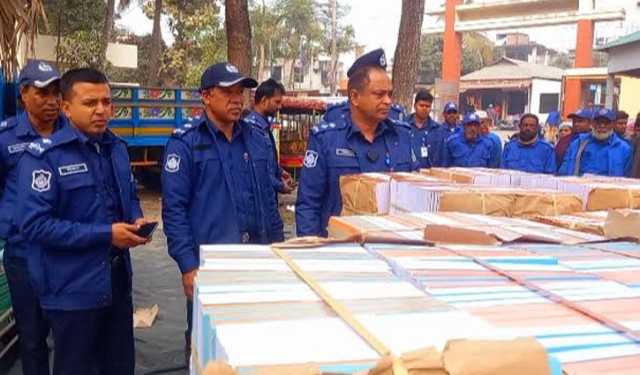 বিক্রির উদ্দেশ্যে নেওয়া ট্রাকভর্তি বিনামূল্যের বই আটক