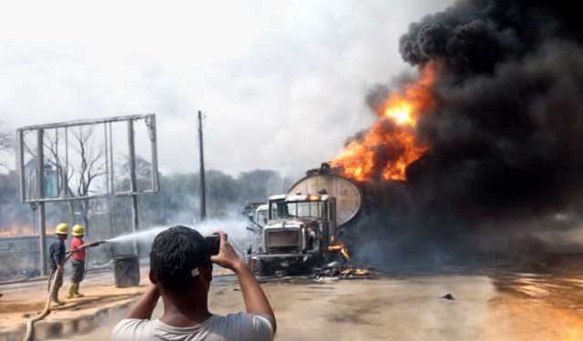 নাইজেরিয়ায় পেট্রোল ট্যাংকার বিস্ফোরণ, নিহত ৭০