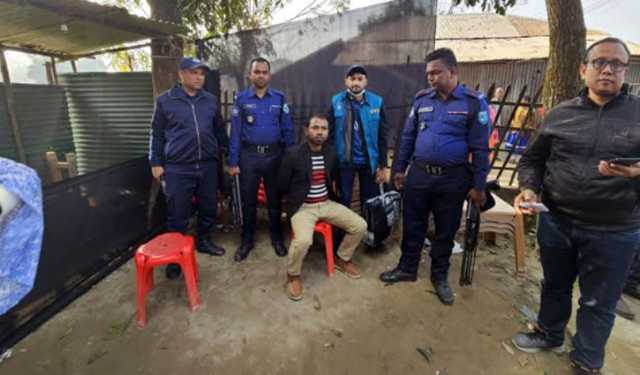 দুদকের হাতে আটক ঠাকুরগাঁও পাসপোর্ট অফিসের কর্মকর্তা 