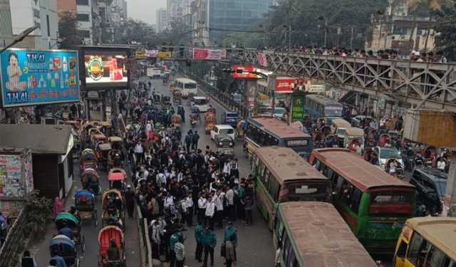 ঢাকা ও সিটি কলেজের শিক্ষার্থীদের মধ্যে ধাওয়া-পাল্টা ধাওয়া