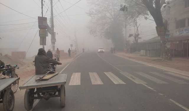 তীব্র শীত-কুয়াশায় জবুথবু রংপুরের জনপদ