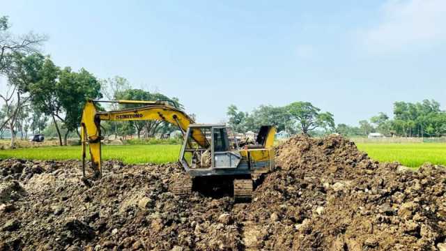 চক্রের চক্করে শেষ ফসলি জমির আয়ু