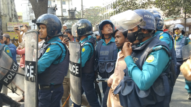 হিযবুত তাহরীরের মিছিল থেকে বেশ কয়েকজন আটক