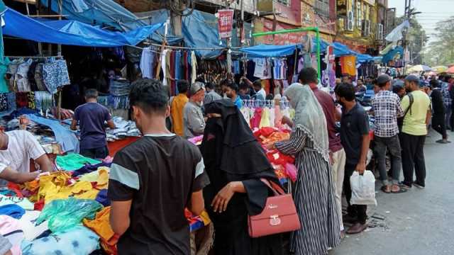 রাজধানীতে জমে উঠেছে ফুটপাতের ঈদ বাজার