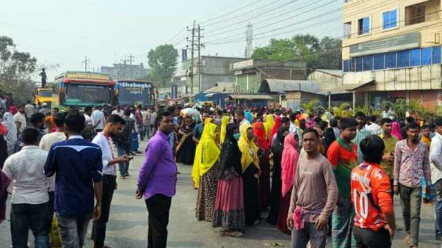 গাজীপুরে ৪ ঘণ্টা পর মহাসড়ক ছাড়লেন শ্রমিকরা, যান চলাচল শুরু