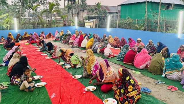 রংপুরে প্রতিদিন ইফতার করছে দুই শতাধিক অসহায়