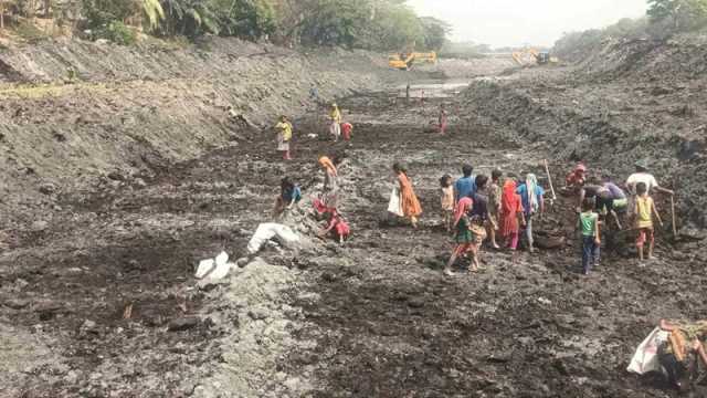 ‘কসম’ সংগ্রহে হুড়োহুড়ি