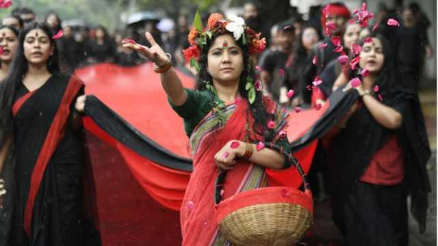 নতুন বাংলাদেশের প্রত্যয়ে প্রাচ্যনাটের ‘লালযাত্রা’