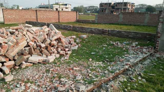 চাঁদা না দেওয়ায় ভেঙে ফেলা হলো সীমানাপ্রাচীর