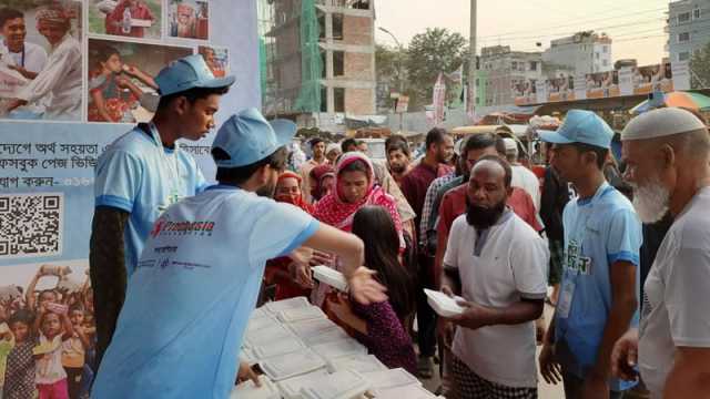 বিনামূল্যে ইফতার বিতরণ প্রচেষ্টা ফাউন্ডেশনের 