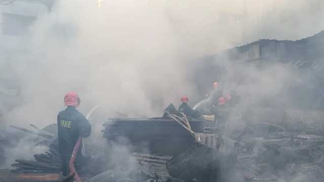 রামপুরায় সিএনজিচালিত অটোরিকশার গ্যারেজে অগ্নিকাণ্ড