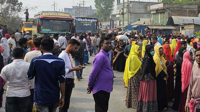 সড়ক দুর্ঘটনায় শ্রমিক নিহত, ঢাকা-ময়মনসিংহ মহাসড়ক অবরোধ