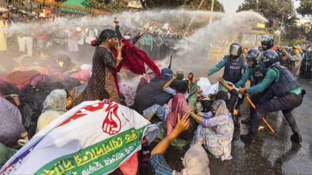 বিক্ষোভের নগরী পরিণত হয়েছে ঢাকা