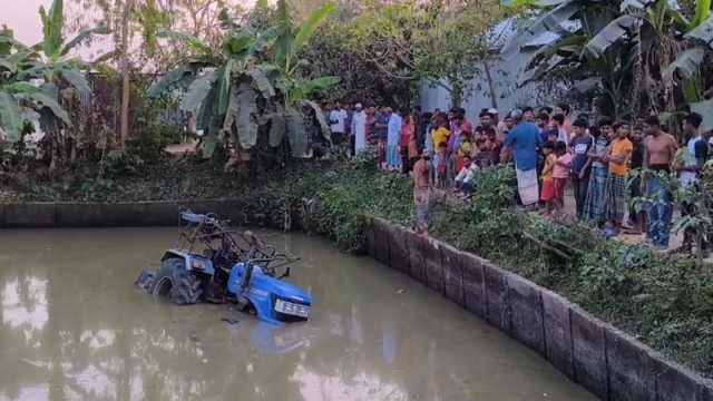 সিরাজগঞ্জে ট্রাক্টর উল্টে দুই যুবক নিহত