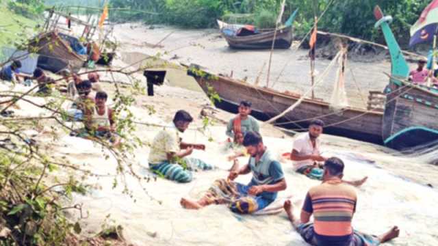 পাঁচ অভয়াশ্রমে মাছ ধরায় দুই মাসের নিষেধাজ্ঞা শুরু